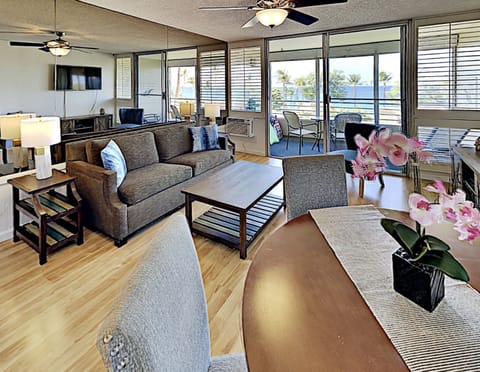 The sunshine finds its way into the unit to brighten your day!