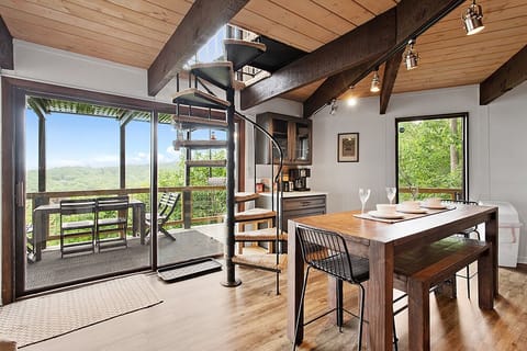 Dining for 8 and a bumbo chair for the littles is available