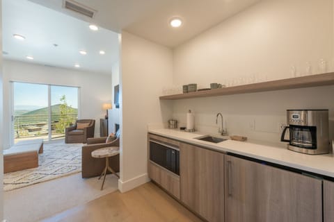 Den or 5th bedroom, wetbar