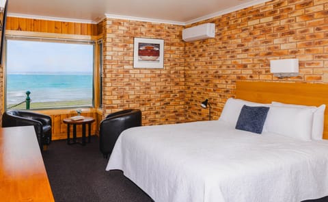  Stanley Village – Superior Suite, 1 King Bed, Sea View | Premium bedding, pillowtop beds, desk, iron/ironing board
