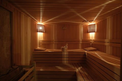 Couples treatment rooms, Turkish bath, body treatments, hydrotherapy