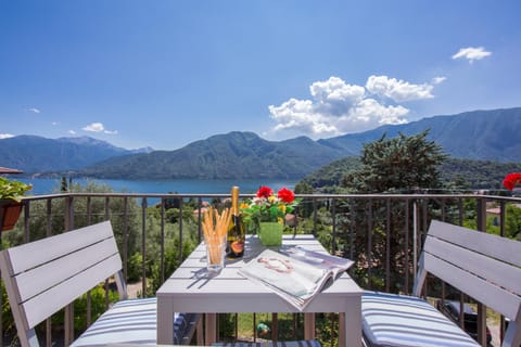 Family Apartment, Multiple Bedrooms, 2 Bathrooms, Mountainside (Bellavista Mezzegra) | Outdoor dining