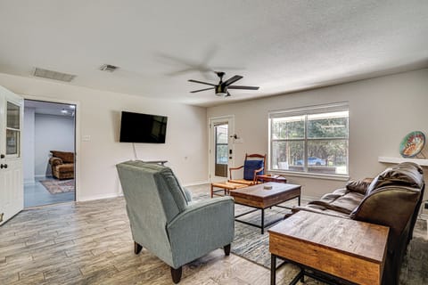 Granbury Vacation Rental | 2BR | 2BA | 1,015 Sq Ft | Step-Free Access