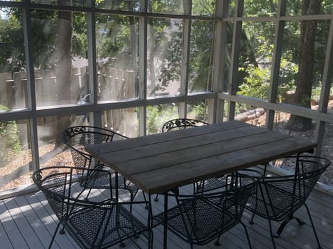 Screened-In Porch