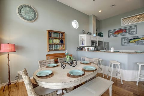 Dining area - Contemporary design with a beachfront vibe