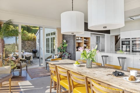 Dining area leading to side terrace - Golden Meadow