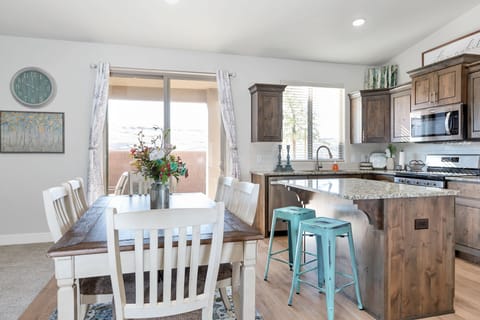 Dining area table seats 6