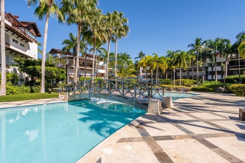 Balcones del Atlántico features a stunning pool and beautifully designed social areas—perfect for relaxing and enjoying the Caribbean lifestyle.