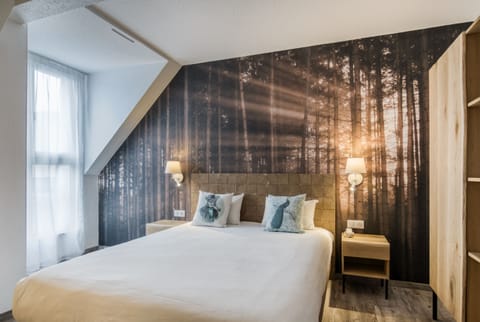 Classic Double Room | Hypo-allergenic bedding, memory foam beds, in-room safe