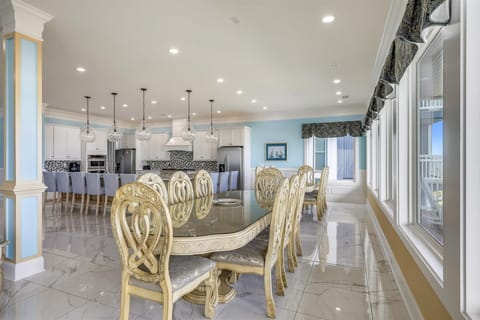 Gather the family for a home cooked meal. Plenty of seating for everyone.