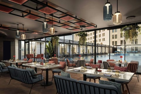 3 restaurants; breakfast, lunch, and dinner served