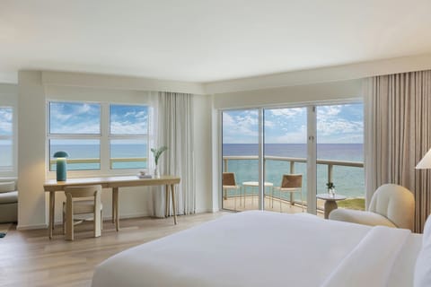 Pillowtop beds, in-room safe, desk, blackout drapes