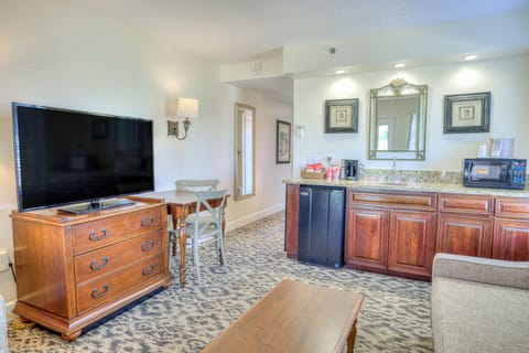 Two Story Townhouse Suite, Partial Oceanview, Jetted Tub | Living area | 32-inch flat-screen TV with satellite channels, TV