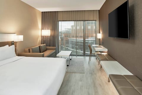 Premium bedding, in-room safe, desk, laptop workspace