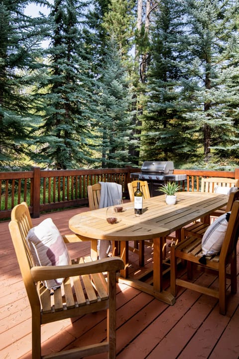 Private balcony with outdoor dining