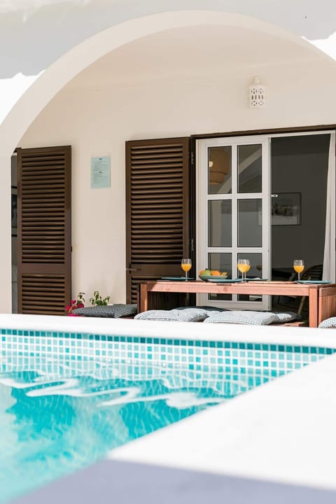 Outside space with dinning area, pool, BBQ and sun lounges