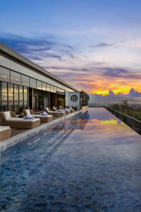 Outdoor pool, sun loungers