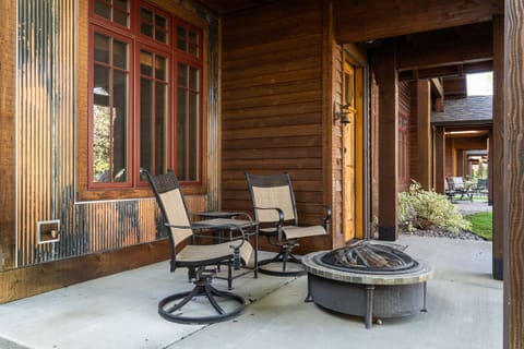 This small comfortably appointed townhome is perfect for smaller groups.