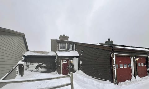 Elevation Vacation Rentals - The Yeti's Den at Land's End