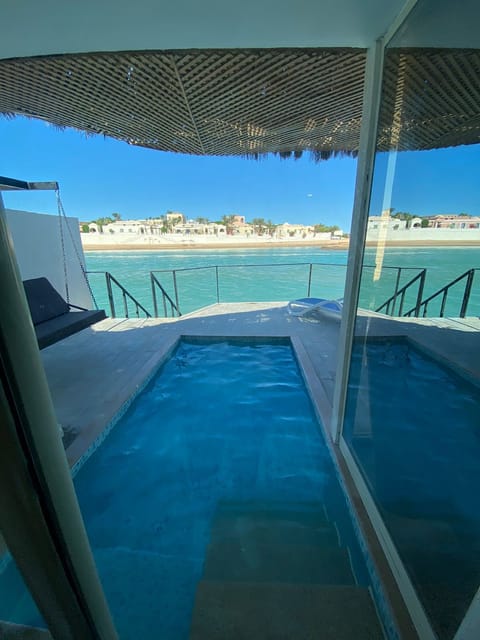 Lagoon Bungalow with Private Jacuzzi | Terrace/patio