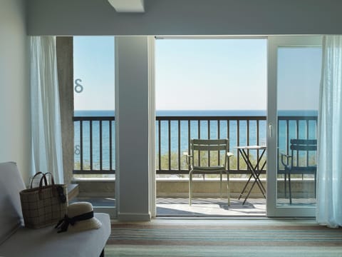 Superior Junior Suite Sea View | In-room safe, free WiFi, bed sheets