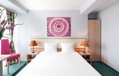 Standard Double or Twin Room | Hypo-allergenic bedding, desk, iron/ironing board