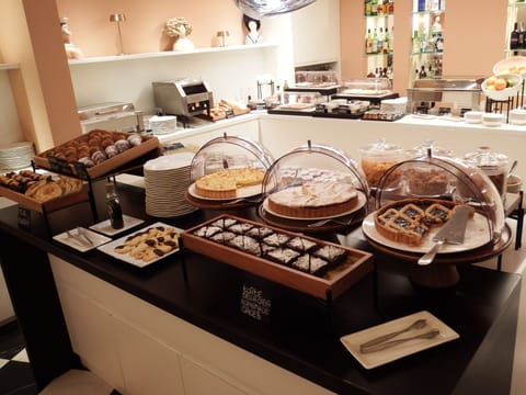 Daily buffet breakfast for a fee