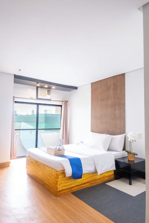 Mega Suite | Free WiFi, bed sheets
