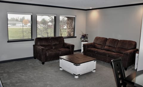 Family Studio Suite | Premium bedding, pillowtop beds, blackout drapes, iron/ironing board