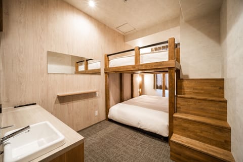 4 person room