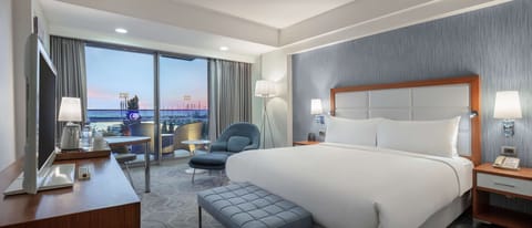 Deluxe Room, 1 King Bed, Marina View | Minibar, in-room safe, desk, WiFi