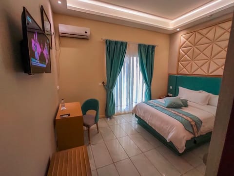 Chambre double standard | Premium bedding, in-room safe, individually furnished, desk