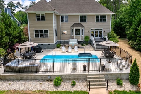 Heated Saltwater Pool! Hot Tub! - Hosted by LakeGastonVacationHomes