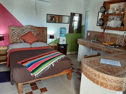 Spacious, self-contained suite + Total Play TV, AC, full kitchen, dine-cook area