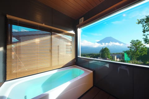 Balcony Villa with Mt. Fuji View Bath - Type B, Non Smoking | Bathroom | Separate tub and shower, hair dryer, bathrobes, slippers