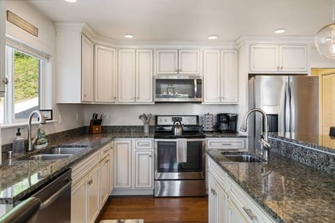 Open concept kitchen!