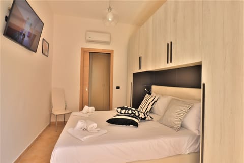City Apartment, 2 Bedrooms | 2 bedrooms, individually furnished, iron/ironing board, free WiFi