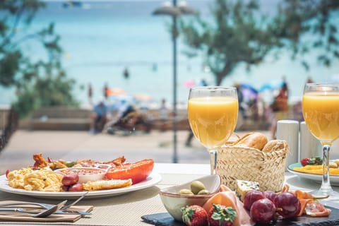 Daily buffet breakfast for a fee