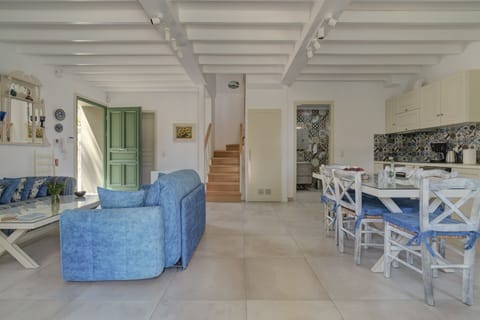 Traditional Villa | Living area | Flat-screen TV