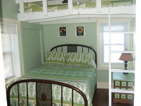 Loft Room with lake view