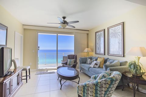 22-Splash-1202E-Living