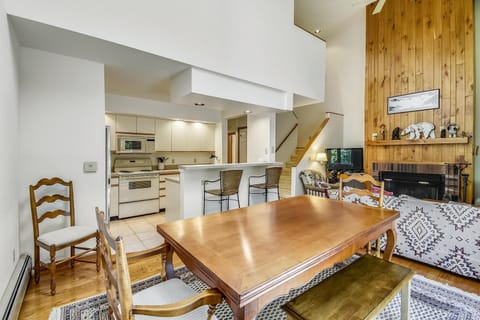 Apartment, Multiple Beds (Colony Club C12) | Interior