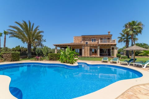 Beautiful villa with swimming pool