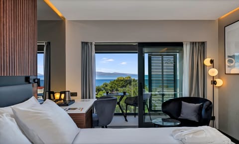 Superior Double Room, Balcony, Sea View | Minibar, in-room safe, individually furnished, desk