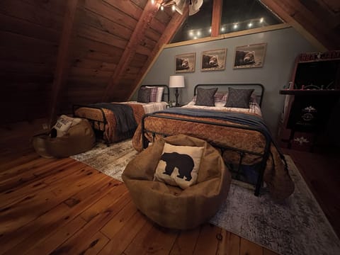 Loft with full & twin beds! Retro game system & PS system for hours of fun!