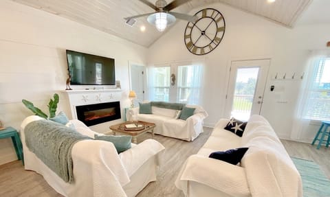 House, 3 Bedrooms | Living area | Smart TV