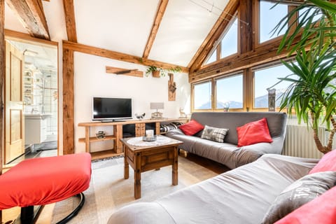 Apartment (incl Cleaning Fee & City Tax) | Living room | TV, fireplace