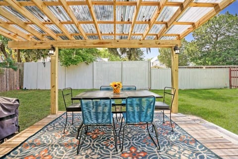 Back patio area with bright and beautiful patio seating, with grill.