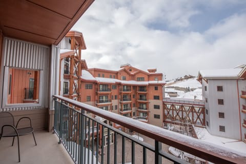 Condo, 3 Bedrooms | Property grounds