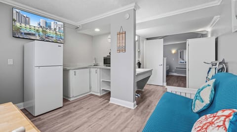 Kitchenette - Full Size Fridge